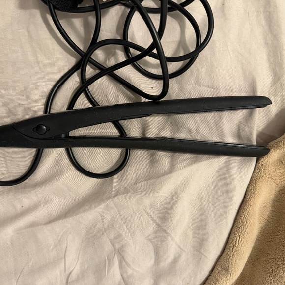 Bio Ionic straightener - Picture 1 of 4